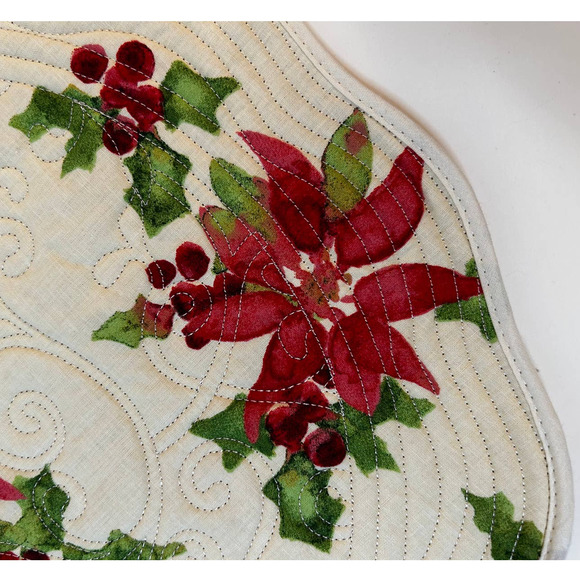 St Nicholas Square Round Scalloped Reversible Holly Berry & Plaid 15" Placemats - Picture 5 of 7